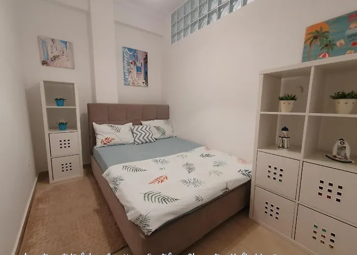 Dolphin Sea View And First Line Appartamento